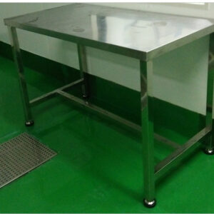 bàn bếp inox 150x60x150cm 1 tầng với tầng trên sơ chế thức ăn, tầng dưới dùng để chứa đồ đạc