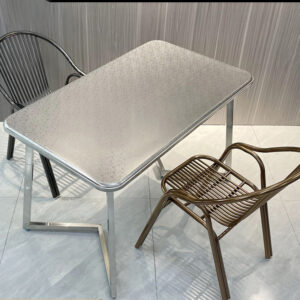 bàn inox chữ nhật chân cong 120x60x75cm với mặt bàn được chấn dập bằng máy chấn CNC thủy lực, đường nét sắc sảo, chắc chắn