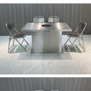 bàn inox chữ nhật chân lớn 130x80x74cm với mặt bàn được chấn dập bằng máy chấn CNC thủy lực, đường nét sắc sảo, chắc chắn