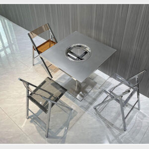 bàn inox vuông có lỗ 80x80x74cm sử dụng máy chấn CNC giúp các mép gấp an toàn, bền bỉ và đẹp mắt.