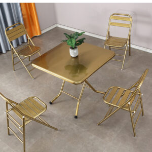 bàn inox vuông mạ vàng với mặt bàn được chấn dập bằng máy chấn CNC thủy lực, đường nét sắc sảo, chắc chắn