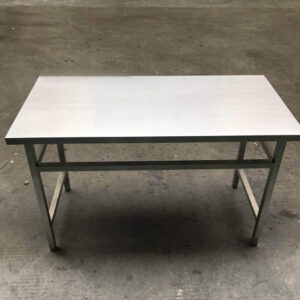 bàn sơ chế inox 100x60x73cm 1 tầng với tầng trên sơ chế thức ăn, tầng dưới dùng để chứa đồ đạc