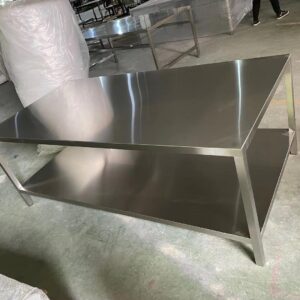 bàn sơ chế inox 100x60x73cm Chân bàn bằng hộp inox 40×40 mm, thanh tăng cứng inox hộp 25×25 mm, đợt bên dưới đan nan 10×20 mm