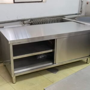 tủ chén inox 4 ngăn 2500x600x800mm Dùng để đựng chén bát, bát đĩa, xoong nồi, đựng ly tách trong trường mầm non