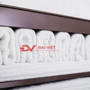 với các ngăn dưới đựng khăn