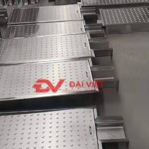 với bề mặt được dập gân nổi bền bỉ