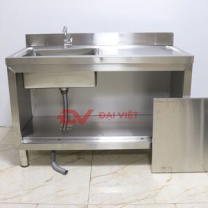 với ngăn chứa đồ rộng bên dưới