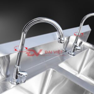 với vòi nước làm từ inox 304 và có thể xoay tròn