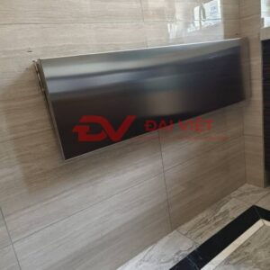 kệ phẳng inox 1 tầng treo tường gấp gọn 700x250mm sử dụng trong nhà hàng, bếp công nghiệp