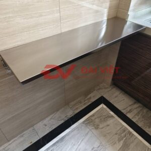 kệ phẳng inox 1 tầng treo tường gấp gọn 800x350mm với thiết kế hiện đại và thông minh