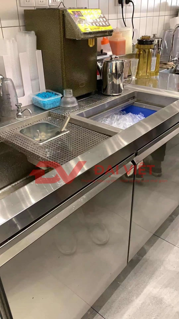 quầy bar inox với các tiện ích đi kèm tiện lợi