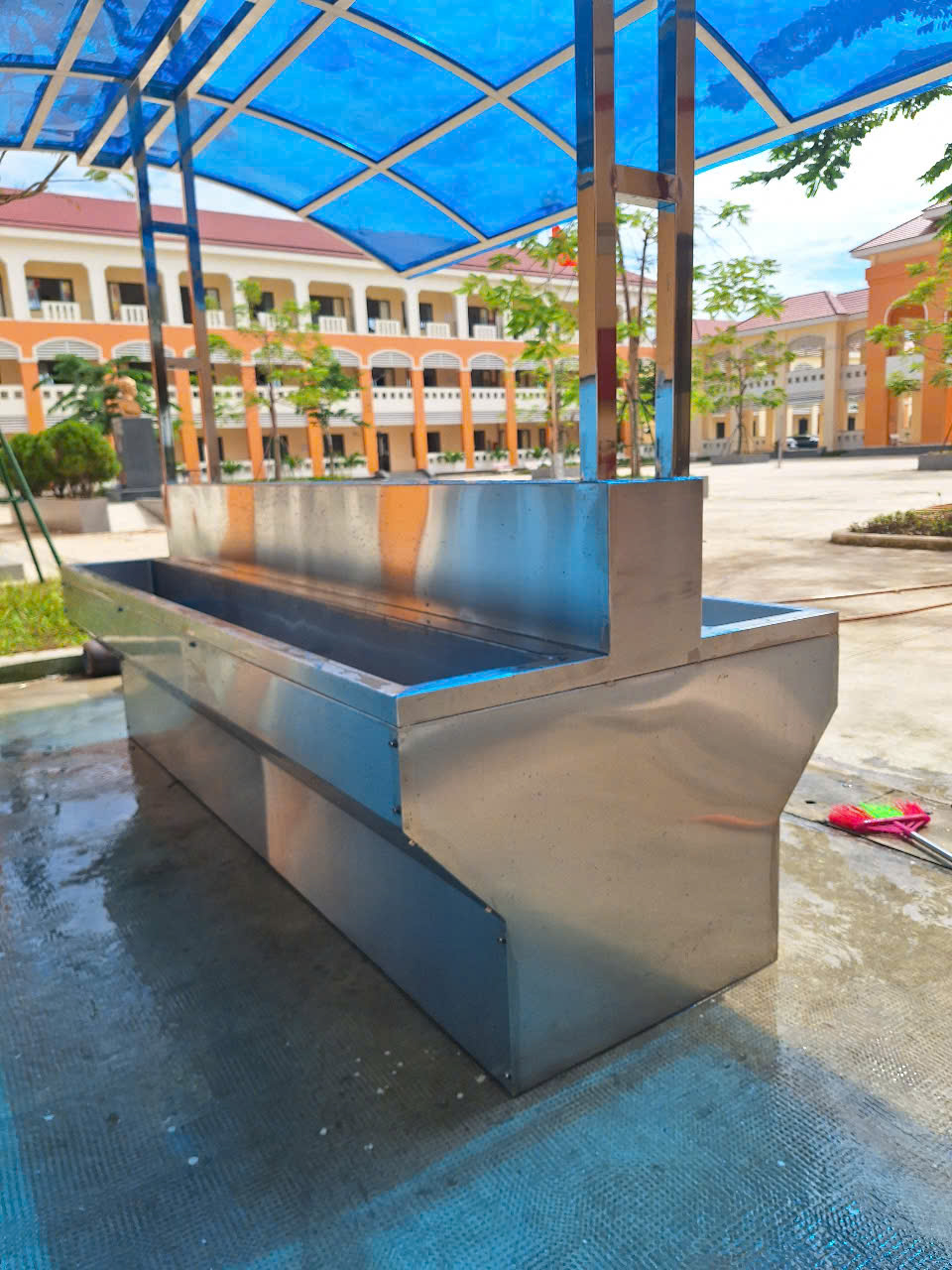 Thi công bồn rửa inox có mái che trường THPT Nguyễn Trung Trực Bến Lức Long An