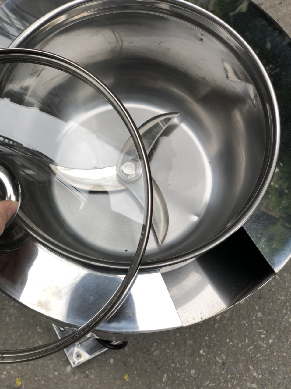 Chất liệu inox 304 không gỉ, đảm bảo độ an toàn vệ sinh thực phẩm và dễ dàng vệ sinh Chất liệu inox 304 không gỉ, đảm bảo độ an toàn vệ sinh thực phẩm và dễ dàng vệ sinh