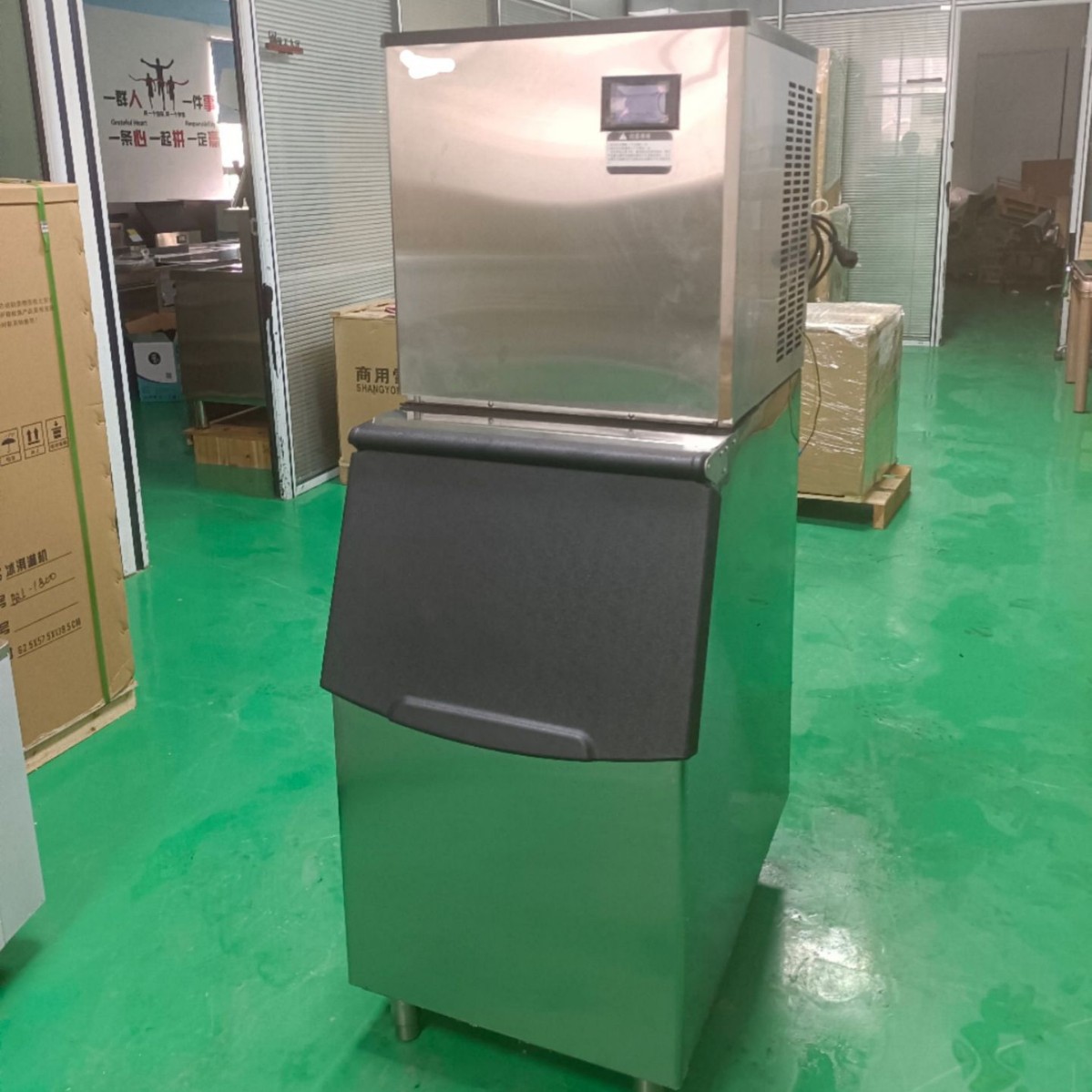 Công suất máy nén 1,5 HP, sản lượng đạt 142 kg24 giờ Công suất máy nén 1,5 HP, sản lượng đạt 142 kg24 giờ