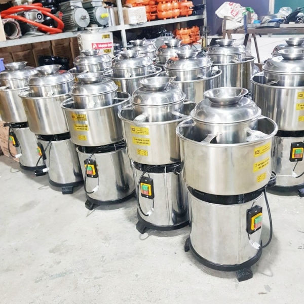 Với công suất 1.5kW và tốc độ quay 2.800 vòngphút, máy xay nhanh, hiệu quả, cho thành phẩm mịn và đồng đều Với công suất 1.5kW và tốc độ quay 2.800 vòngphút, máy xay nhanh, hiệu quả, cho thành phẩm mịn và đồng đều