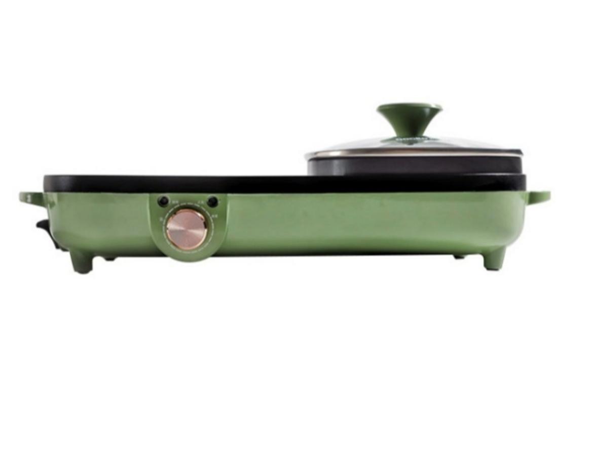 Ảnh cận cảnh bếp nướng với mặt vỉ nướng chống dính và nồi lẩu bằng kính trong suốt