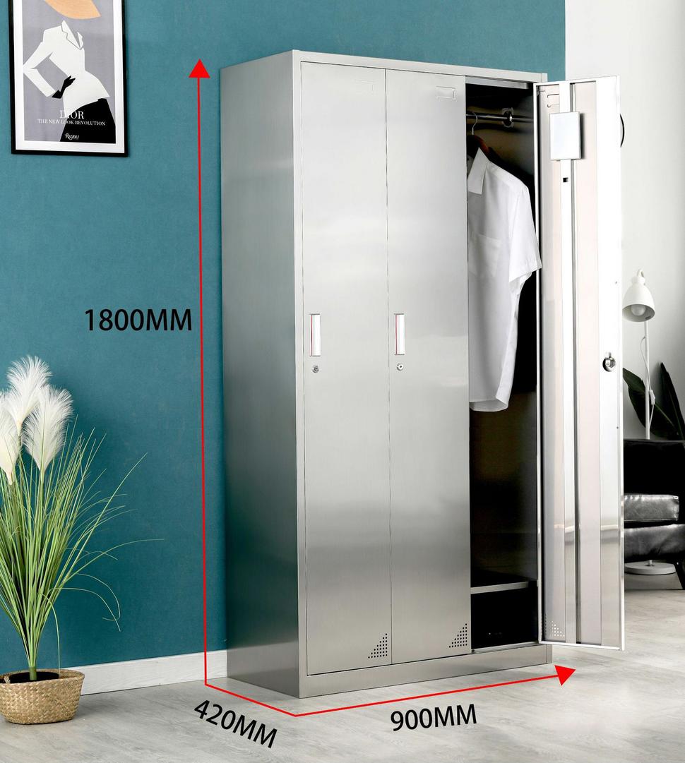Chi tiết 3 ổ khóa, chân cao su chống trượt và mái dốc trên tủ inox