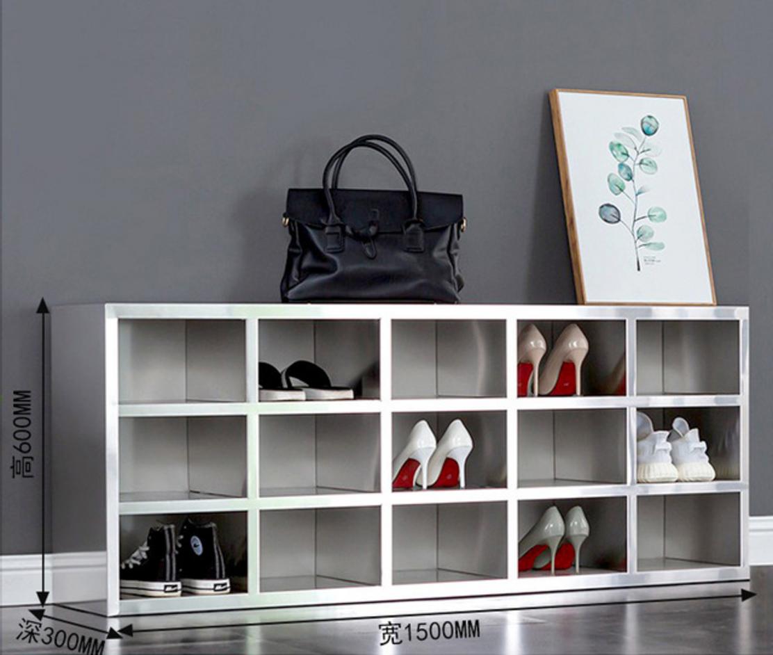 Ảnh gần tủ giày inox với các hộc khóa an toàn và bo tròn cạnh