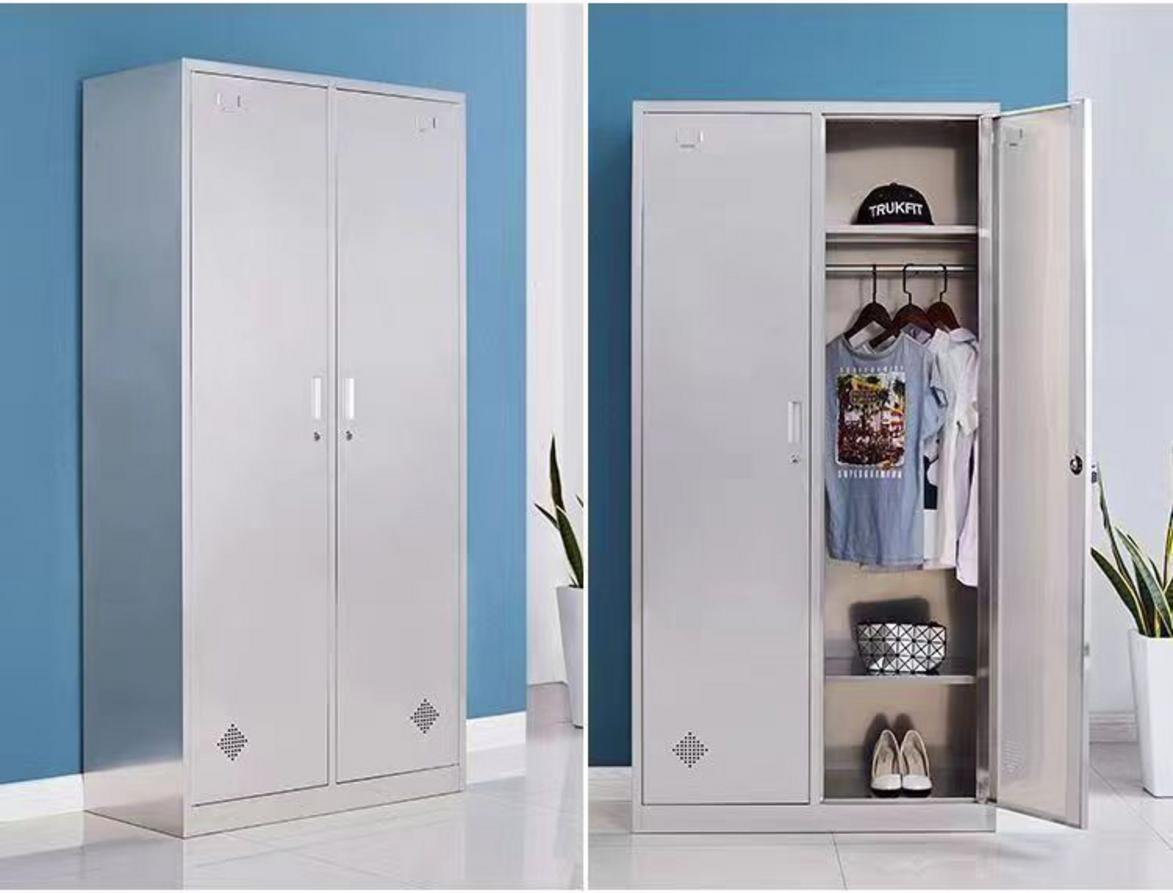 Bảng so sánh đặc điểm và ưu nhược điểm giữa tủ quần áo inox và tủ gỗ, tủ thép thông thường