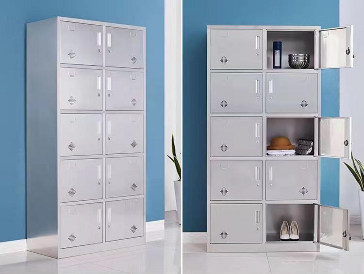 Bảng so sánh trực quan giữa tủ quần áo inox 10 cửa với tủ gỗ và tủ kính về các tiêu chí bền bỉ, vệ sinh, giá cả