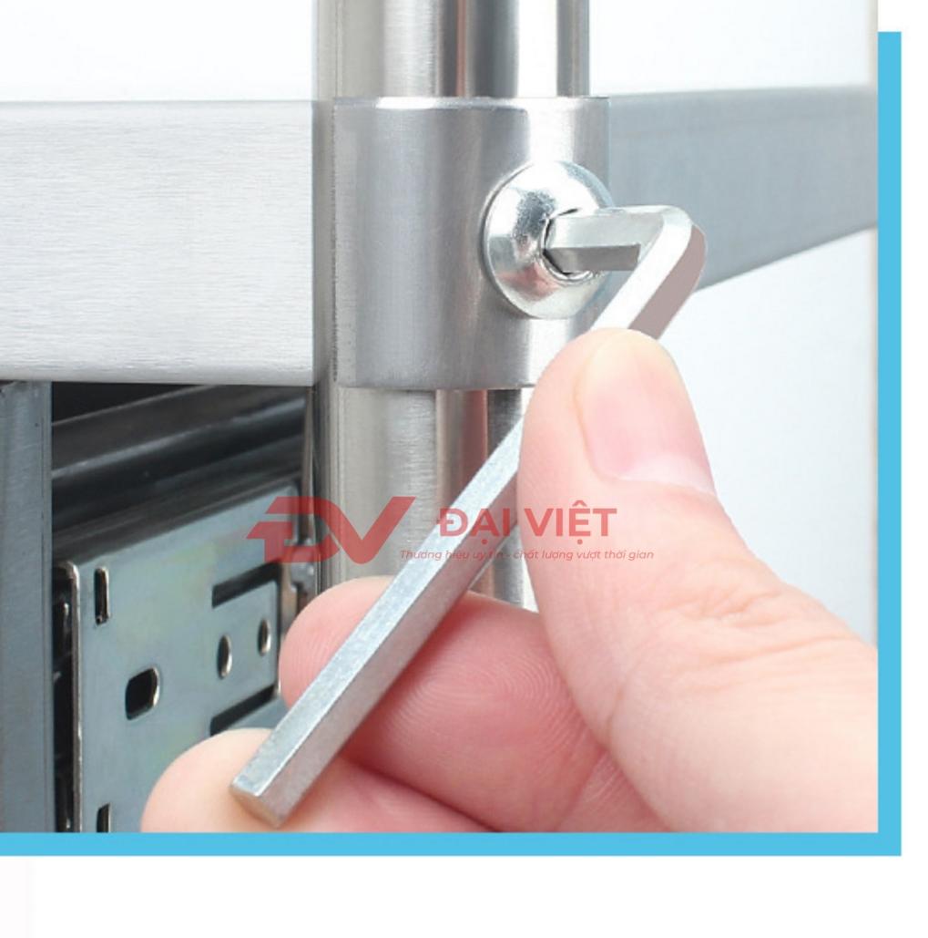 Chất liệu cao cấp của xe đẩy inox y tế 3 tầng kèm ngăn kéo 810x500x910mm