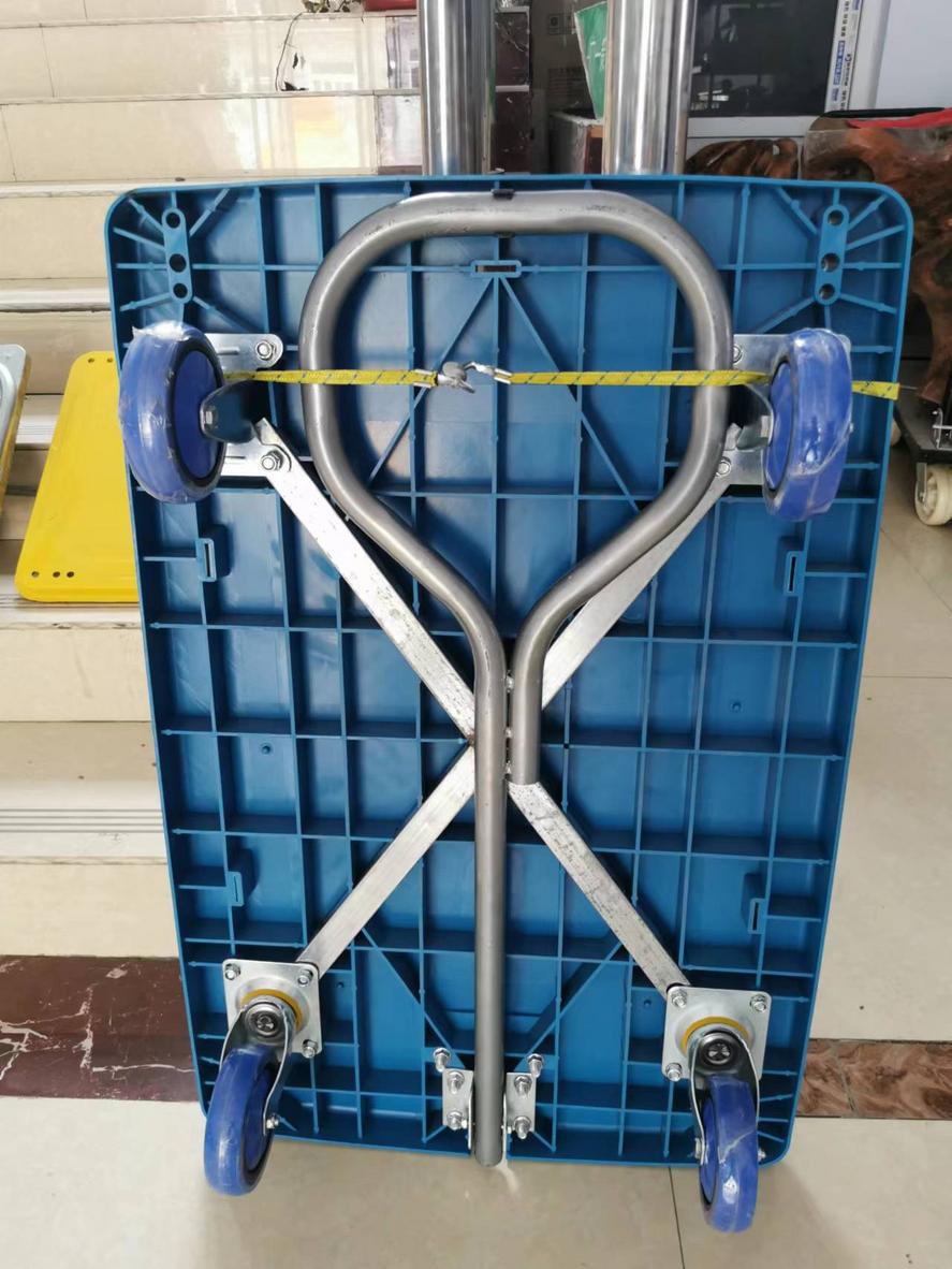 Bảng thông số kỹ thuật chi tiết của xe đẩy hàng sàn nhựa 730x490mm với các chỉ số kích thước và vật liệu