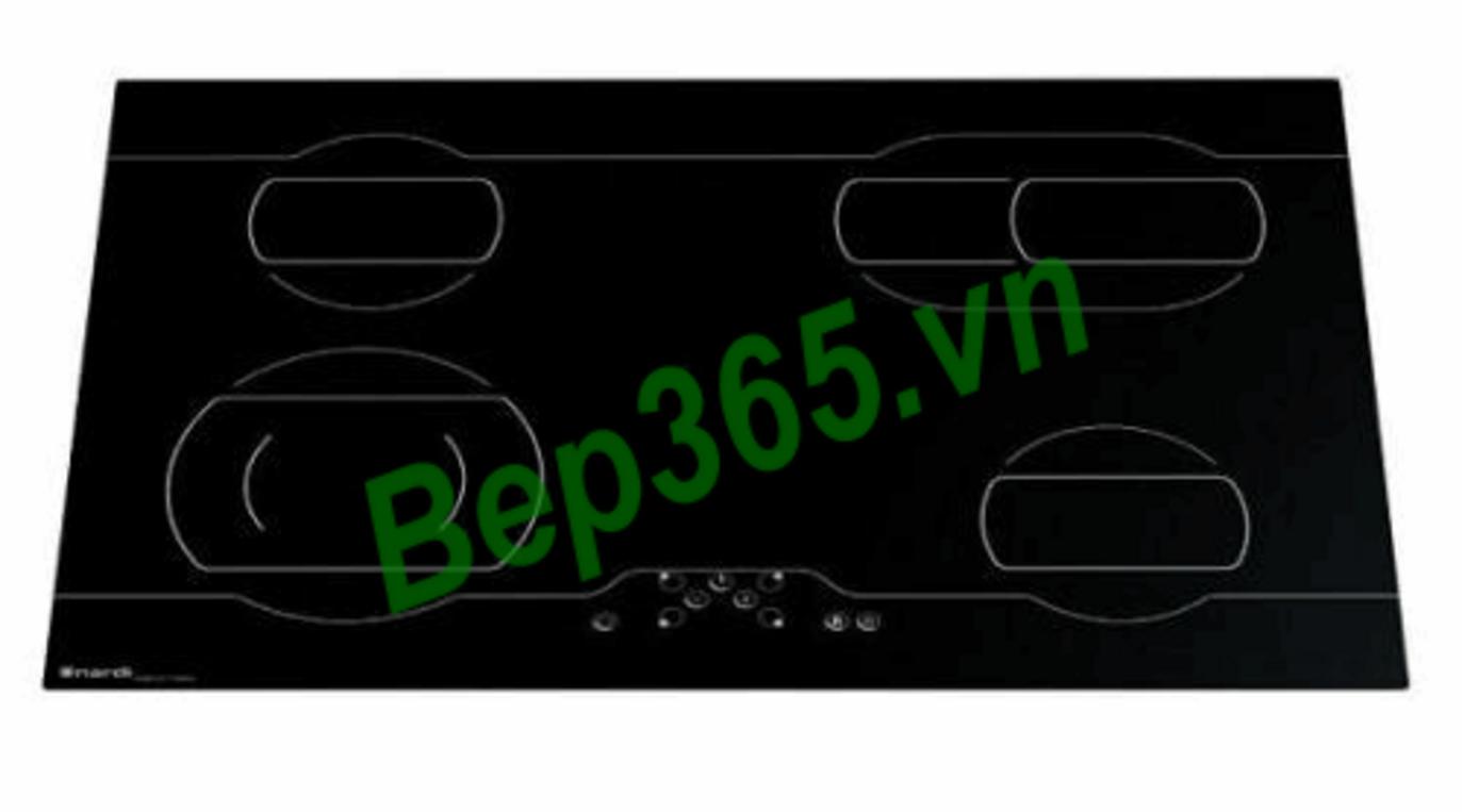 Bếp điện NARDI PVF 7HT 47 trên bếp âm tủ hiện đại trong căn bếp gia đình