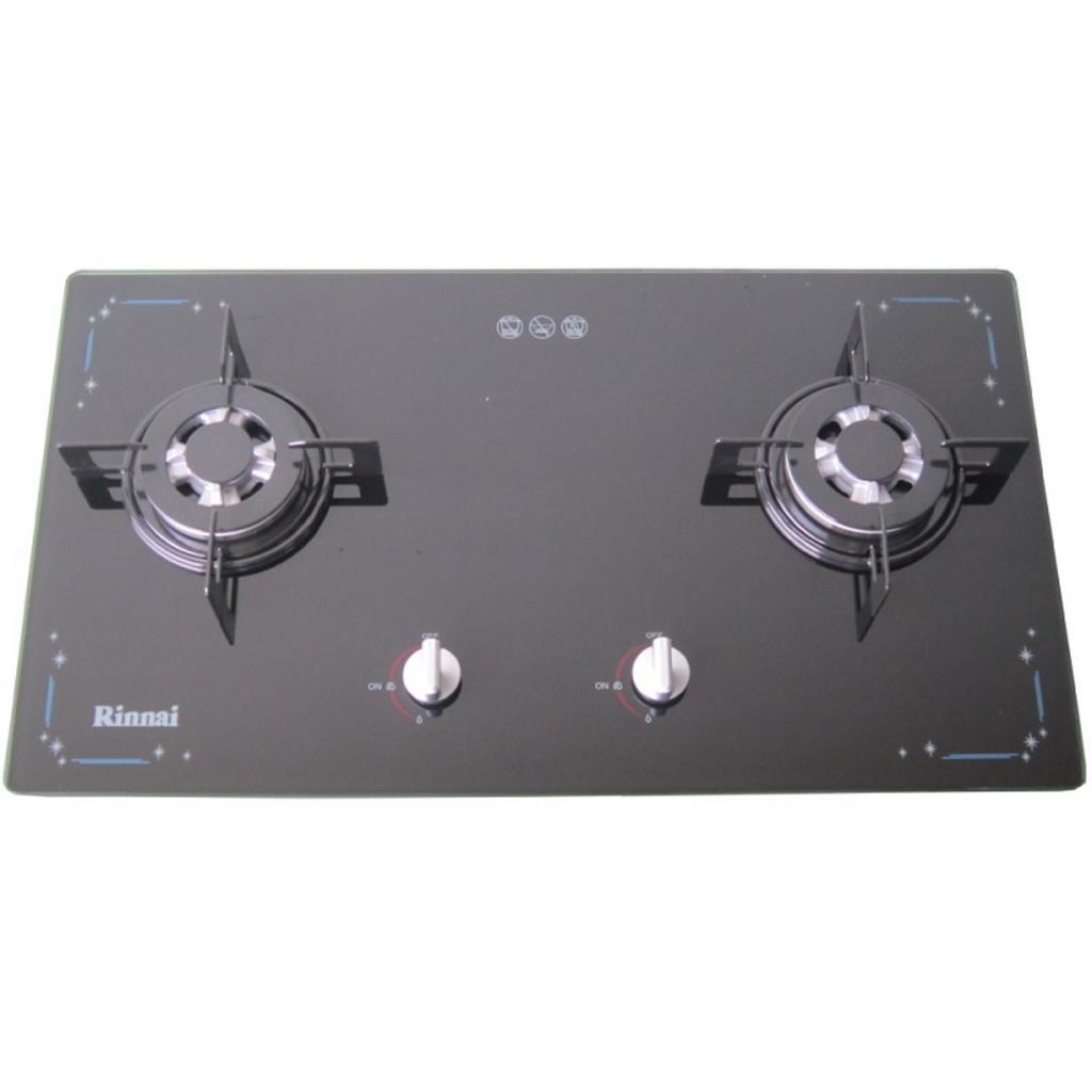 Bếp Gas Âm RINNAI RVB-212BG(SL) với mặt kính sáng bóng vùng nấu đôi đang hoạt động cùng ánh lửa xanh