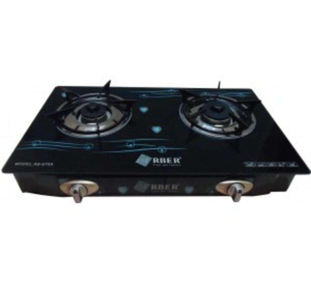 Bếp gas dương ARBER AB - 670A với mặt kính đen sáng bóng, thiết kế hai bếp nấu hiện đại trong không gian bếp gia đình