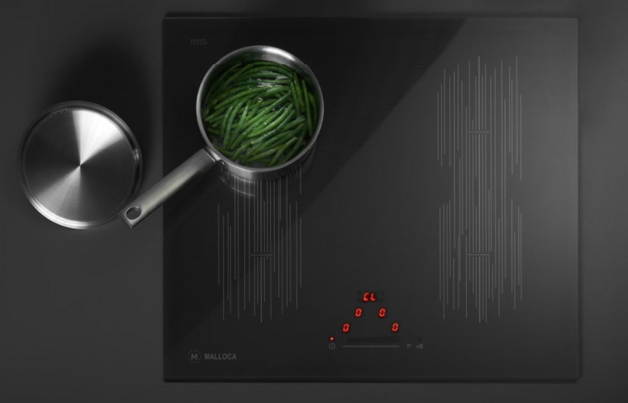 Bếp từ Malloca MI 594 LINEAR lắp âm trong phòng bếp hiện đại mặt kính đen xám sang trọng