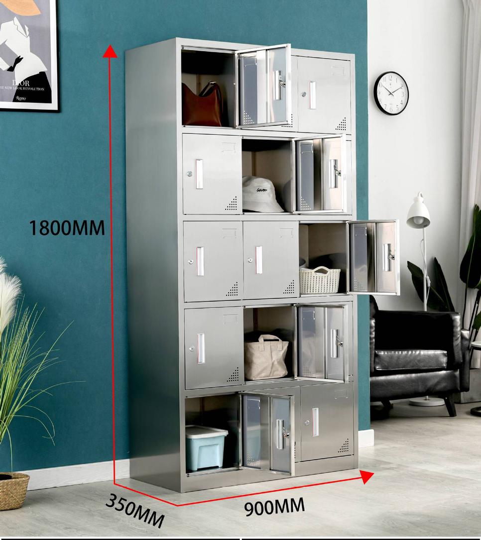 Chi tiết các ưu điểm của tủ quần áo inox 15 cửa như khóa riêng, chất liệu inox sáng bóng, chân cao su chống trượt và mái dốc thông minh