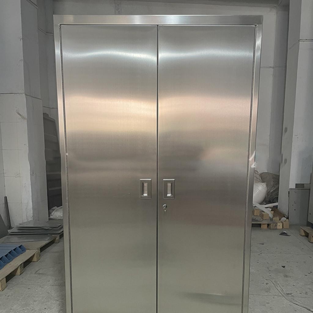 Mobility features with wheels and locking