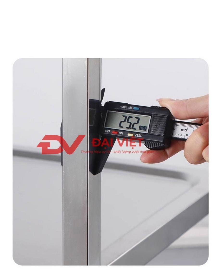 Dễ di chuyển với bánh xe xoay 360 độ và khóa an toàn