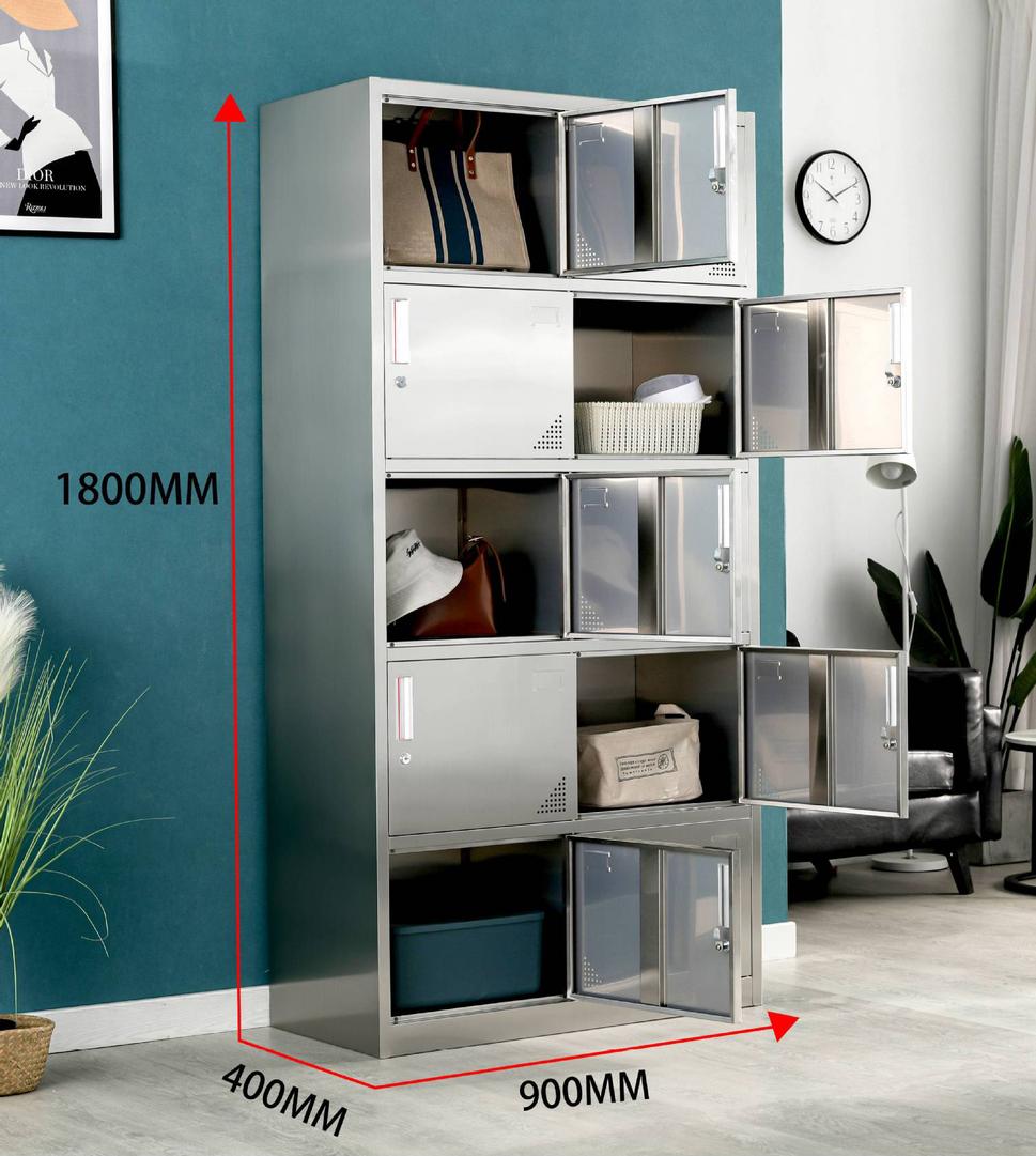 Hình ảnh chi tiết ưu điểm tủ inox như bề mặt sáng bóng, khóa cửa an toàn, chân cao su chống trượt