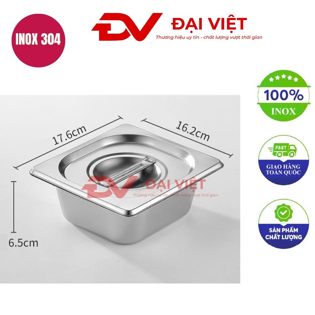 Khay inox đựng topping 17.6x16.2x6.5cm trên quầy pha chế sạch sẽ