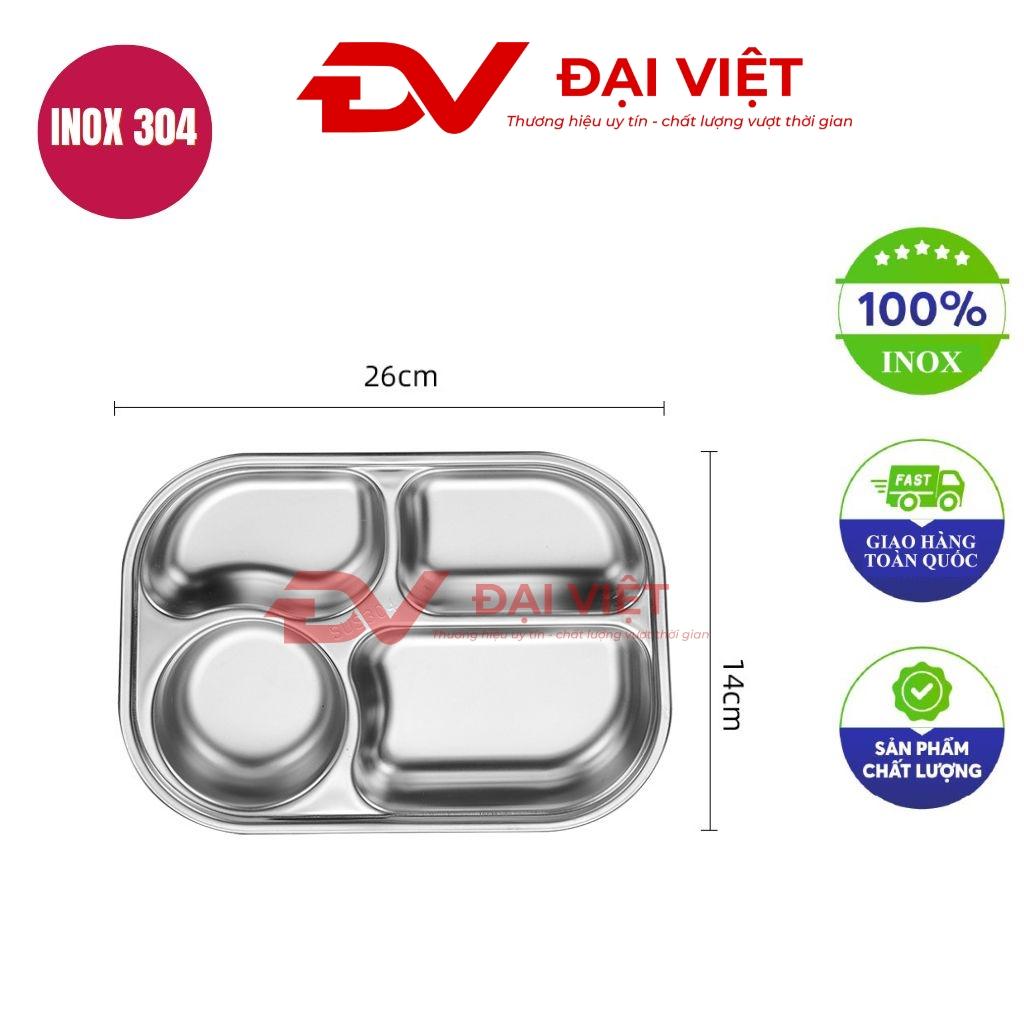 Khay đựng cơm inox 4 ngăn 26x14x4cm đặt trên bàn ăn, ánh sáng tự nhiên, phong cách sản phẩm chuyên nghiệp