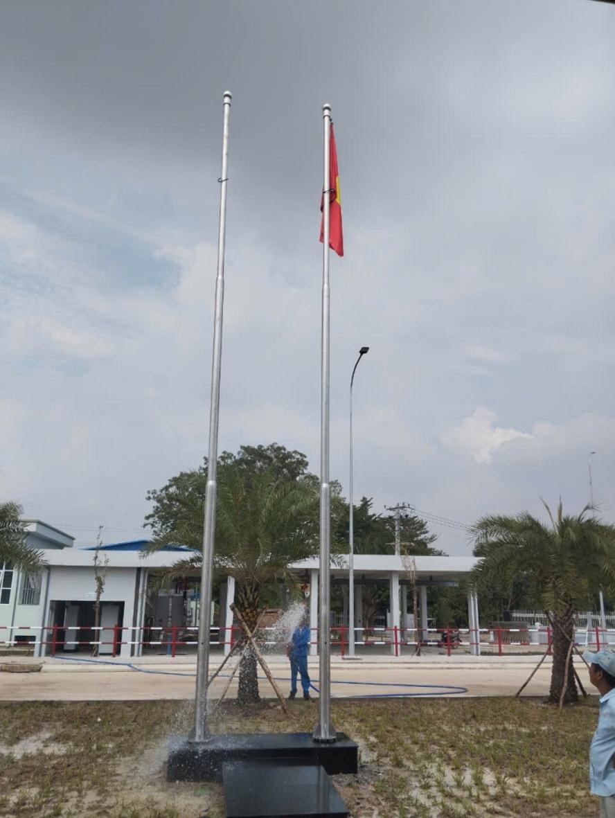 Phân tích chi tiết cấu tạo và chức năng cột cờ inox 9m
