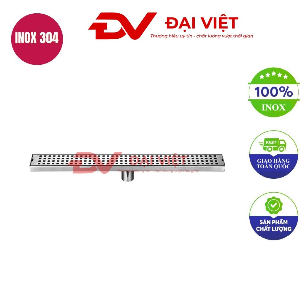 Vỉ thoát sàn inox kích thước 70x6.8x7cm đặt trên nền bếp công nghiệp ánh sáng rõ nét