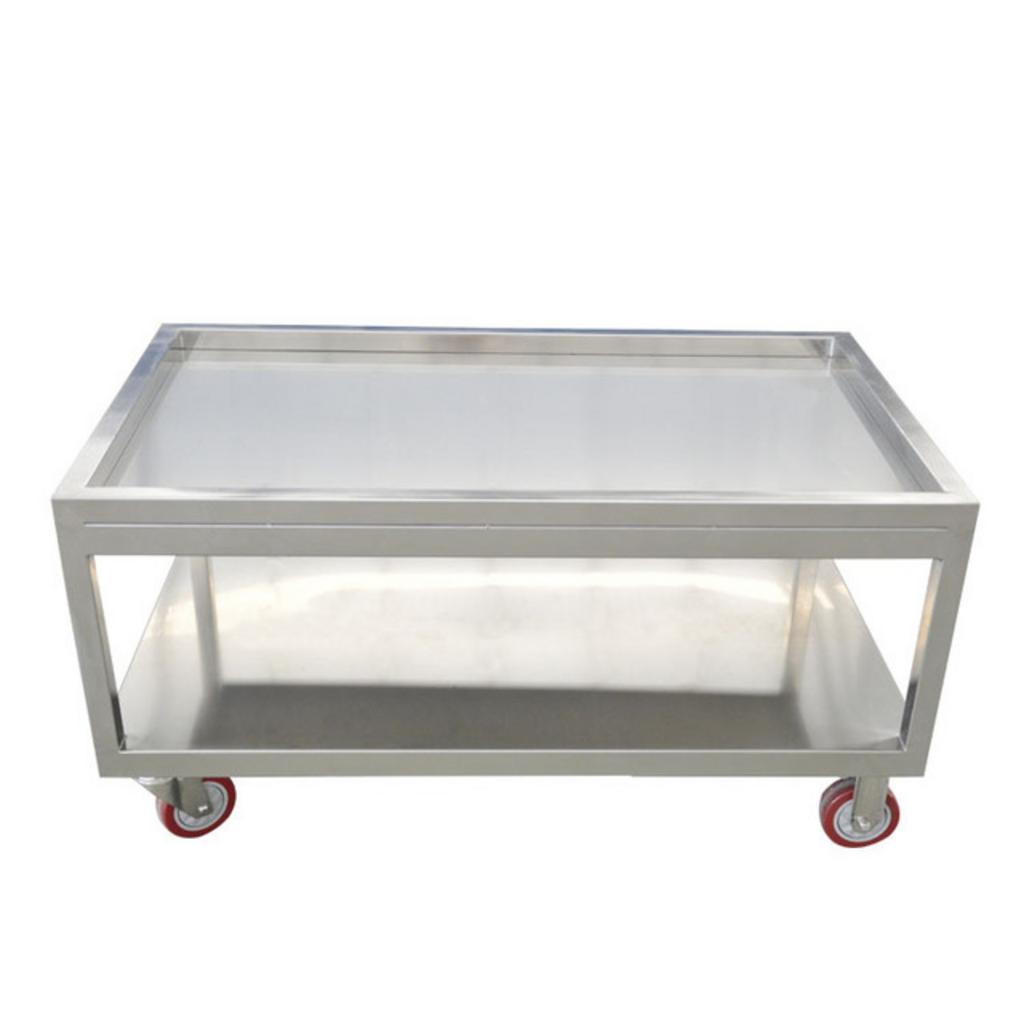 Xe đẩy inox 2 tầng 400x600x400mm thể hiện các ưu điểm như chất liệu inox 304 bền bỉ, bánh xe linh hoạt, thiết kế hai tầng rộng