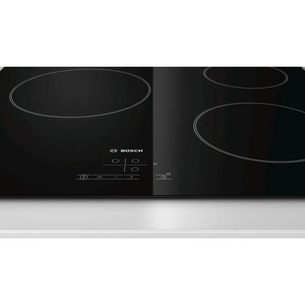 Hướng dẫn sử dụng bếp từ Bosch PIL611B18E với người dùng thao tác bằng điều khiển cảm ứng, đặt nồi lên bếp