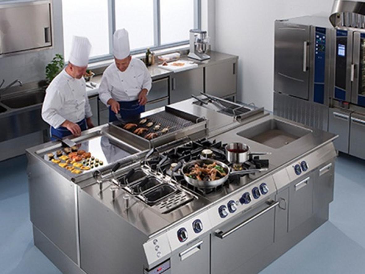 Bếp 4 họng phù hợp nhà hàng vừa.