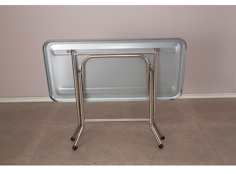 Bàn inox xếp gọn giúp tối ưu kho bãi và set up nhanh