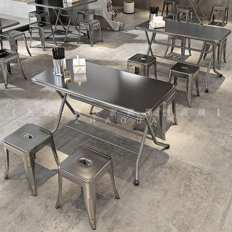 Khái niệm bàn ăn inox công nghiệp trong không gian bếp tập thể.