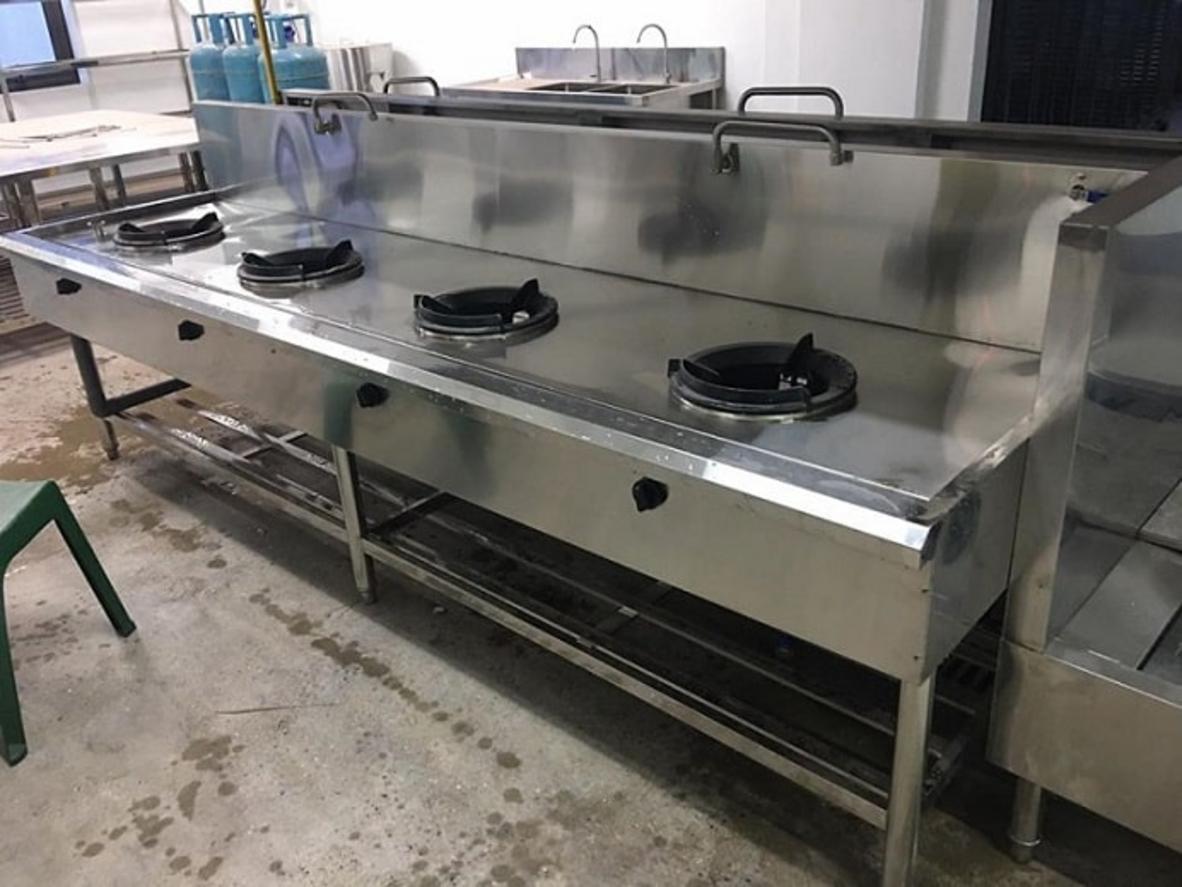 Bếp Á phục vụ suất ăn công nghiệp.