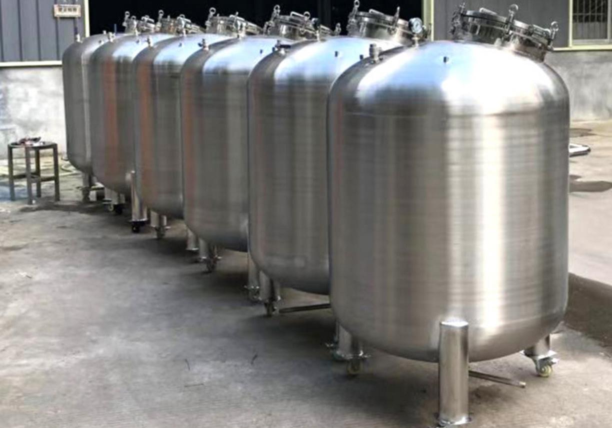 Bồn inox bề mặt đánh bóng cho ngành thực phẩm.