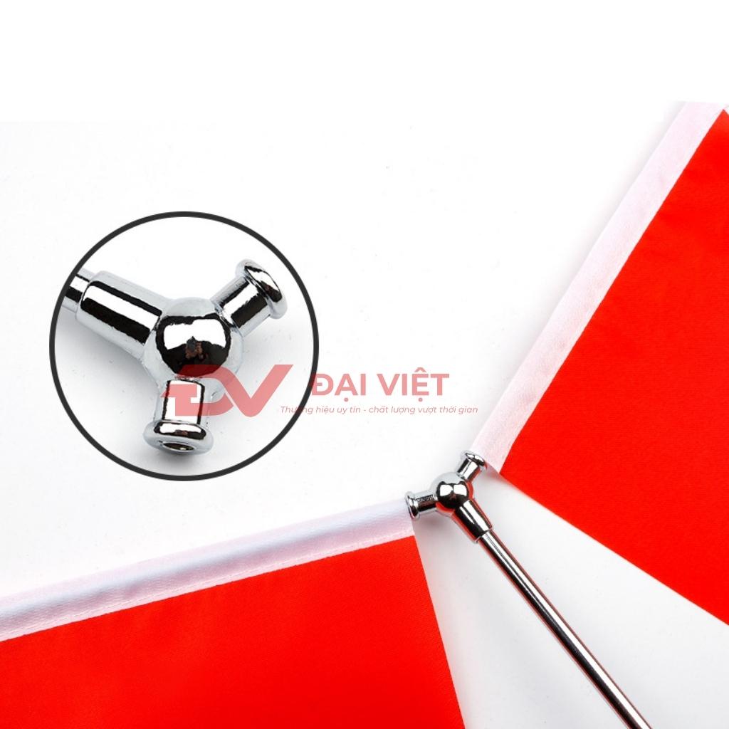 Chi tiết ren kết nối và hoàn thiện mạ của cột cờ.