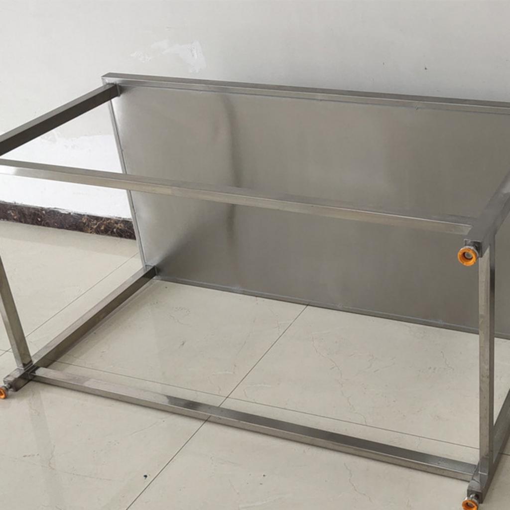 Vệ sinh đúng cách mỗi ngày là chìa khóa để giữ bàn inox luôn bền đẹp và an toàn.