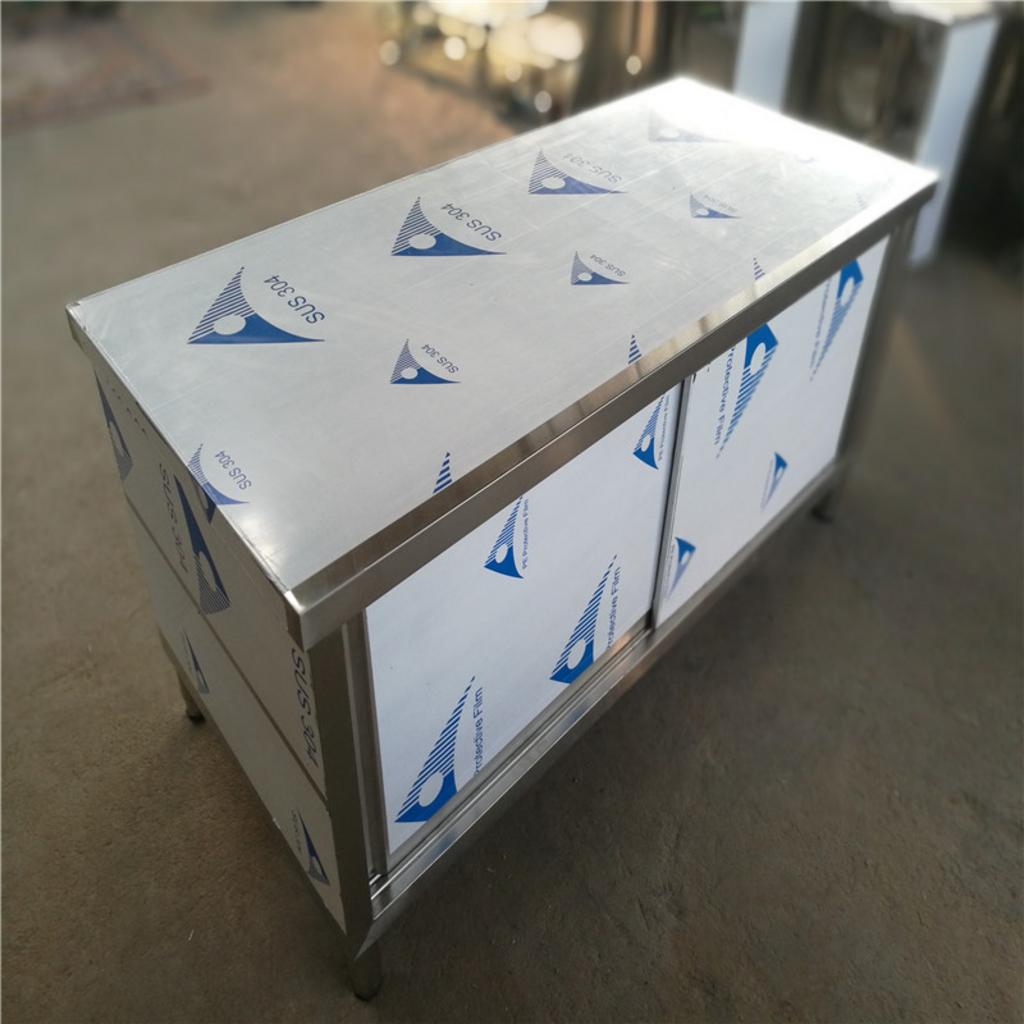 Kỹ sư khảo sát hiện trạng và trình bày mô hình 3D trước khi sản xuất.