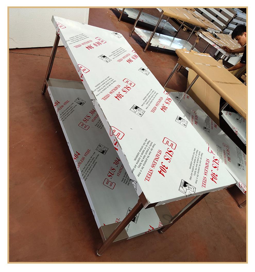 Bề mặt inox 304 không xốp, chống bám bẩn và dễ dàng làm sạch, đáp ứng tiêu chuẩn HACCP.