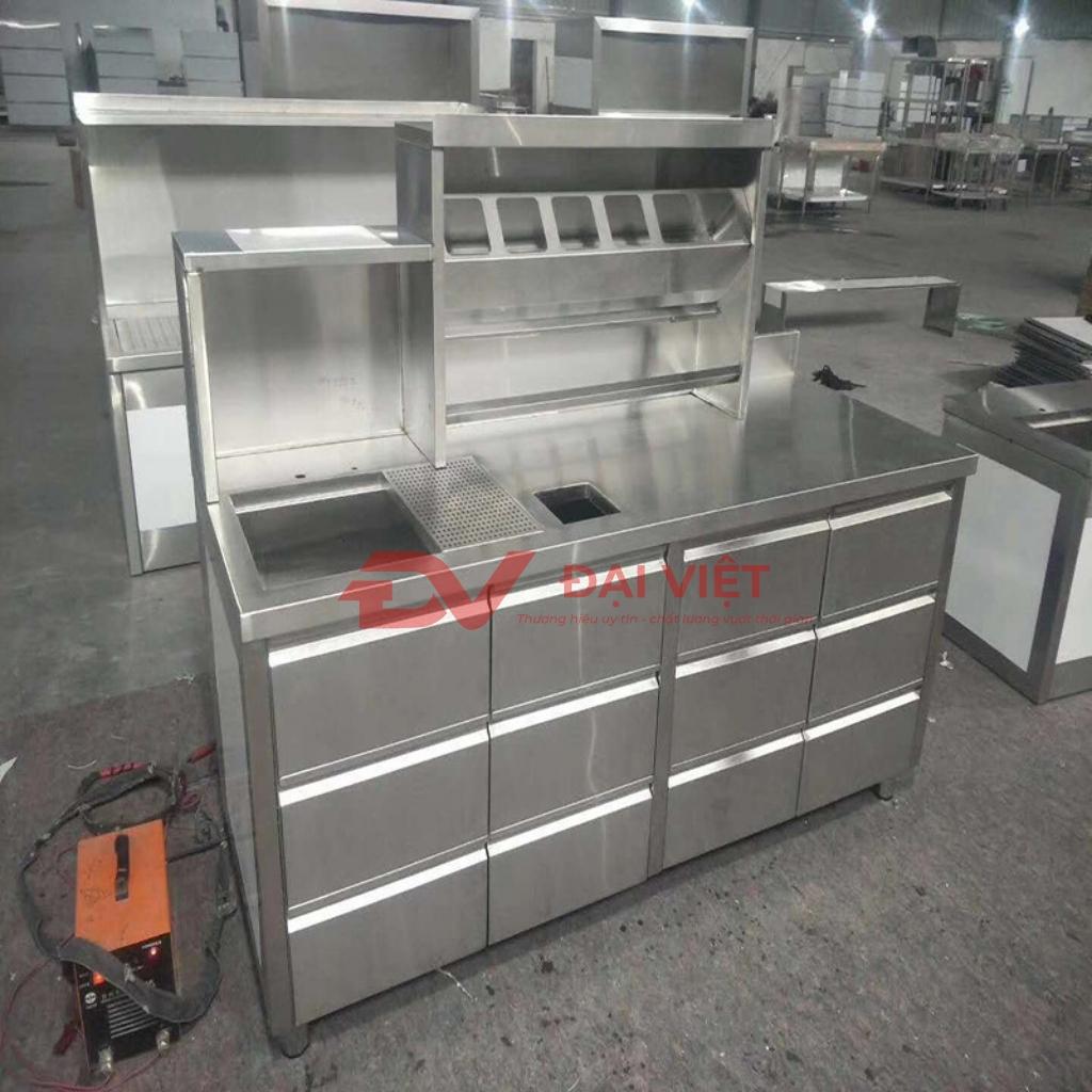 Quầy bar inox chuyên nghiệp.